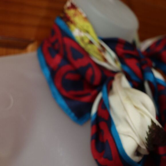 Perry Ellis Vintage Silk Leaf Print Scarf 40x38 Whimsical Rustic Sophisticated - Picture 3 of 10